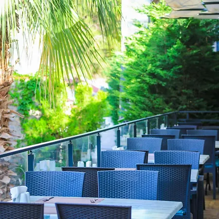 Tropical Deluxe Отель